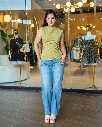 Blusa solida drapeada lateral sin mangas - Be Fashion Store