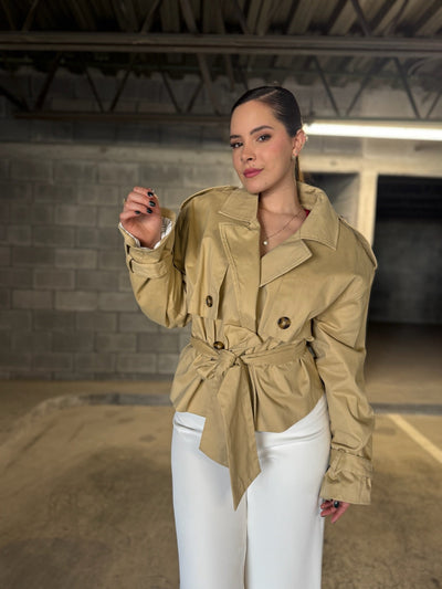 Chaqueta trench crop beige oversized con cinturón - Be Fashion Store