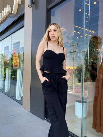 Conjunto de pantalones cargo y top pepplum - Be Fashion Store