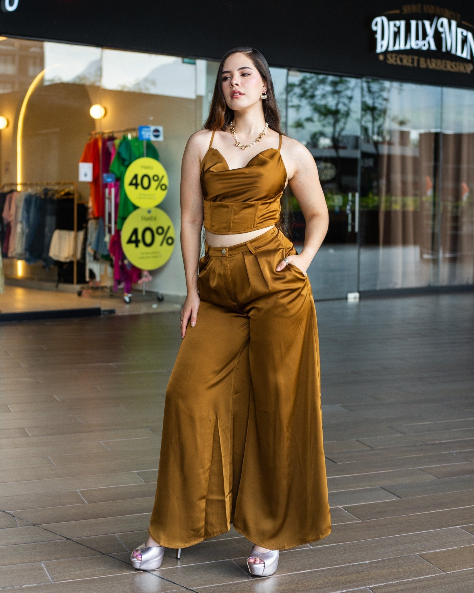Conjunto satinado top y pantalón tipo corset - Be Fashion Store