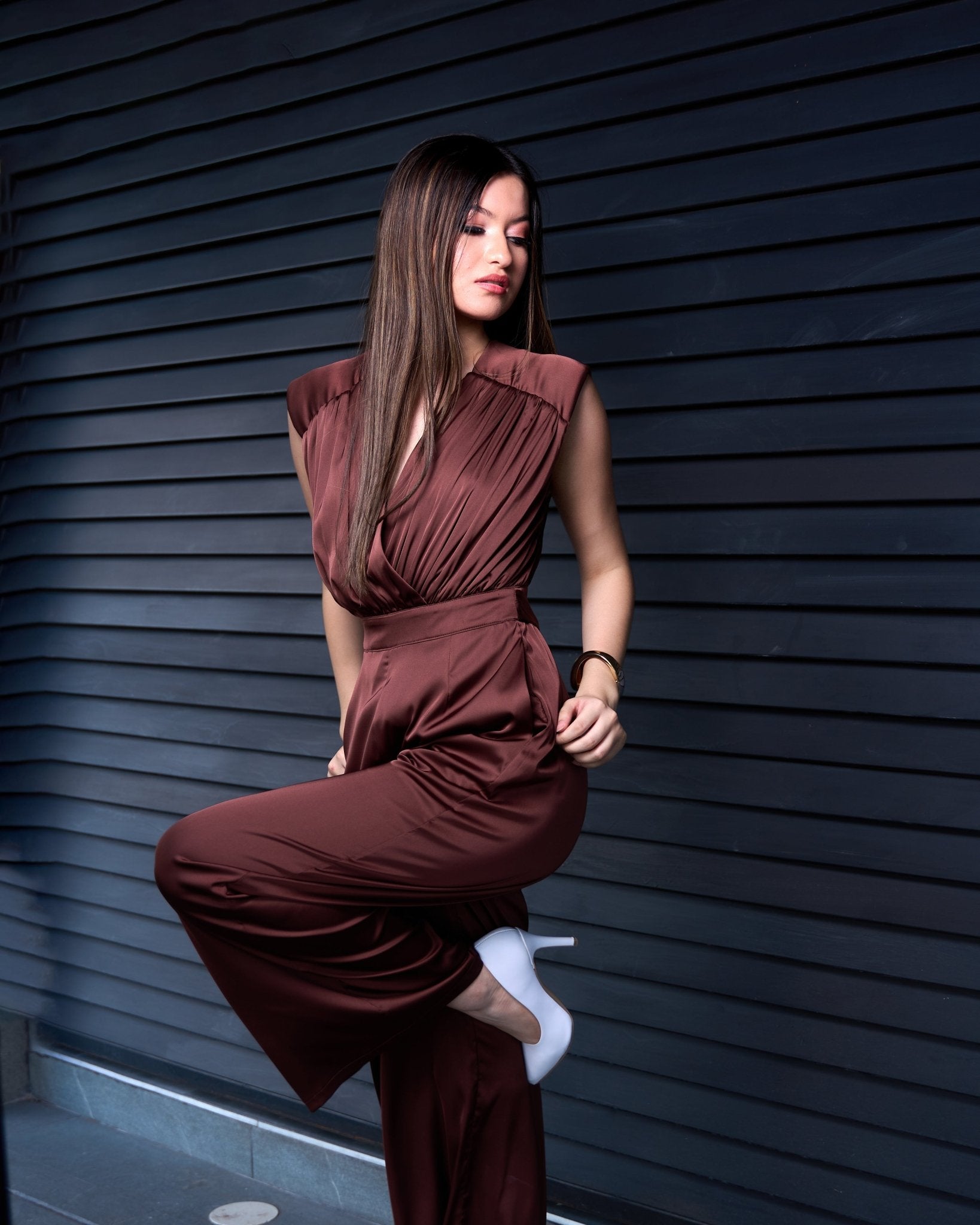 Jumpsuit satinado con hombreras - Be Fashion Store