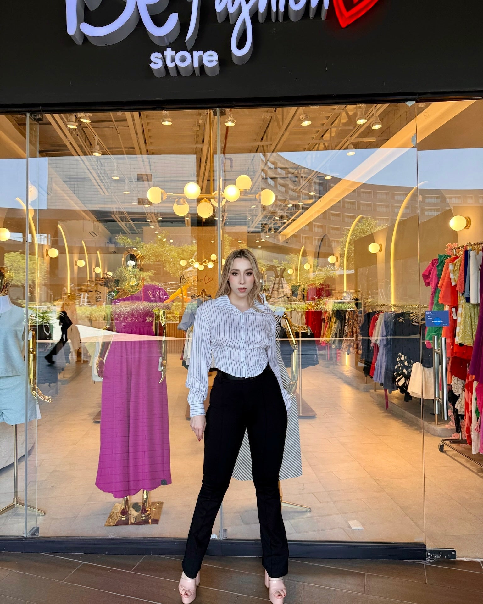 Pantalón recto con pinzas y cinturón - Be Fashion Store