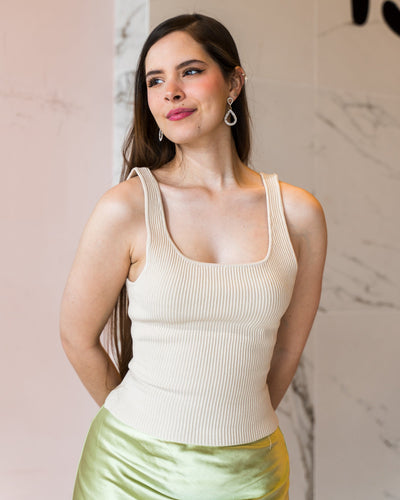 Top sin mangas con cuello cuadrado - Be Fashion Store