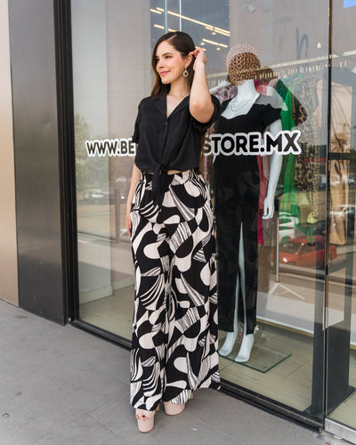 Top unicolor con botones y lazo delanteros - Be Fashion Store