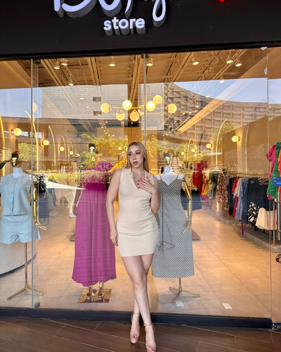 Vestido corto ajustado con cuello y cremallera - Be Fashion Store