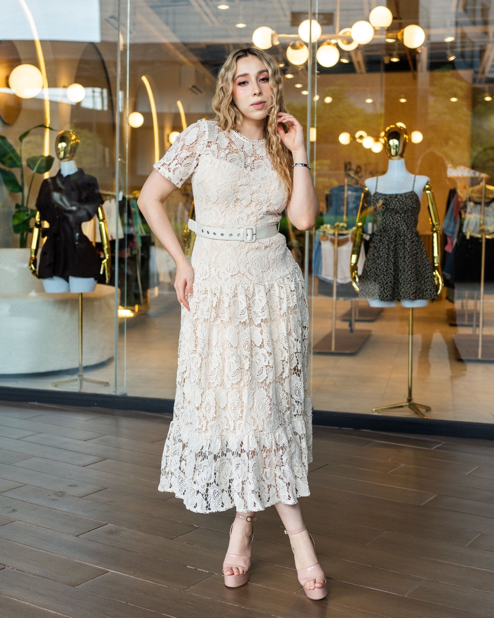 Vestido midi de encaje con cinturón - Be Fashion Store