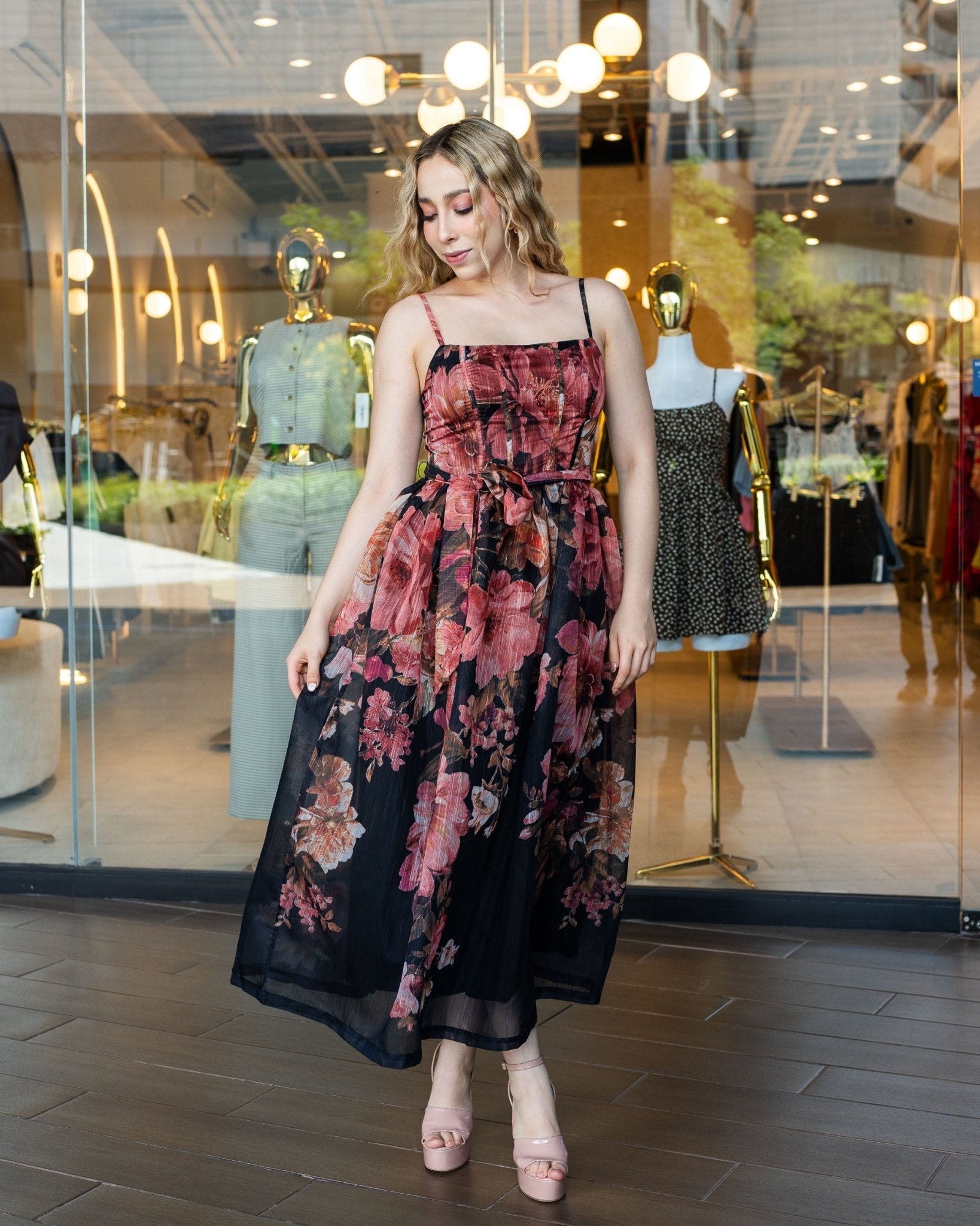 Vestido midi floral sin mangas con lazo delantero - Be Fashion Store