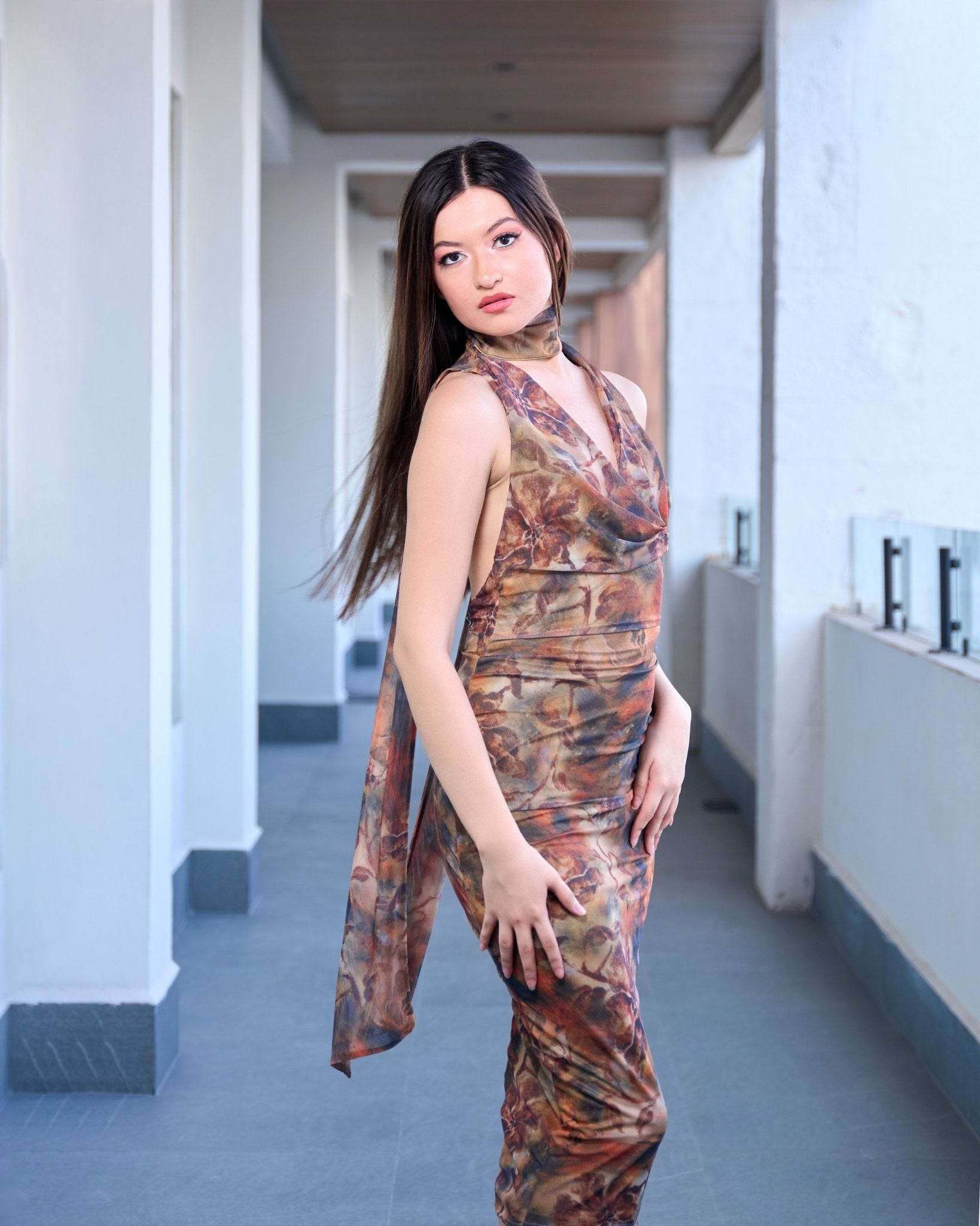Vestido midi halter de malla estampado - Be Fashion Store